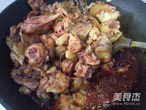 烧鸡的做法视频,色泽金黄，香气扑鼻，美味可口！