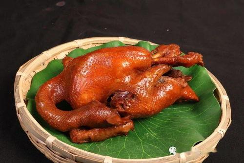 烧鸡的做法视频,色泽金黄，香气扑鼻，美味可口！