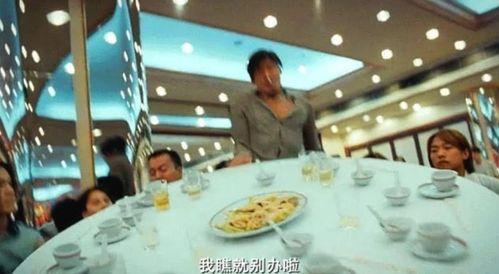 乌鸦掀桌子视频,一场意想不到的动物“翻桌”奇观