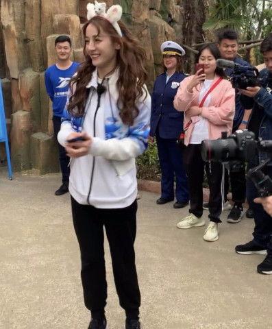 迪丽热巴张艺兴吃瓜爆料,娱乐圈幕后真相大揭秘