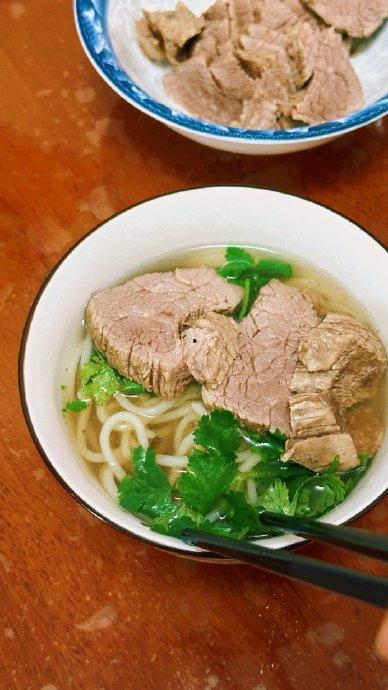 牛肉面视频,一锅鲜香四溢，尽享美食盛宴