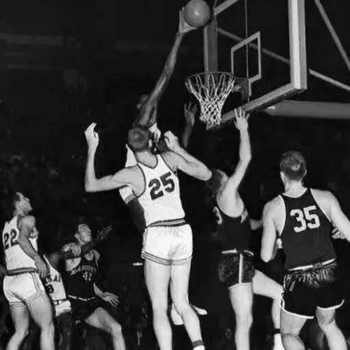 张伯伦视频,张伯伦篮球生涯精彩瞬间回顾