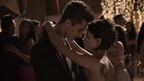 吻戏视频欧美,激情四溢的甜蜜瞬间