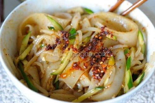 做凉皮视频,凉皮制作全攻略