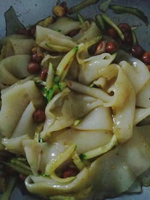 做凉皮视频,凉皮制作全攻略