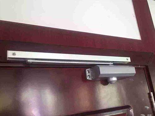 闭门器怎么安装视频