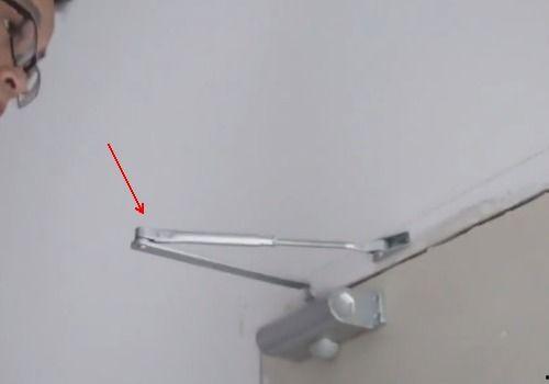 闭门器怎么安装视频