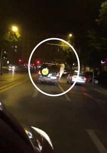 车上激情视频,揭秘现代都市情感纠葛