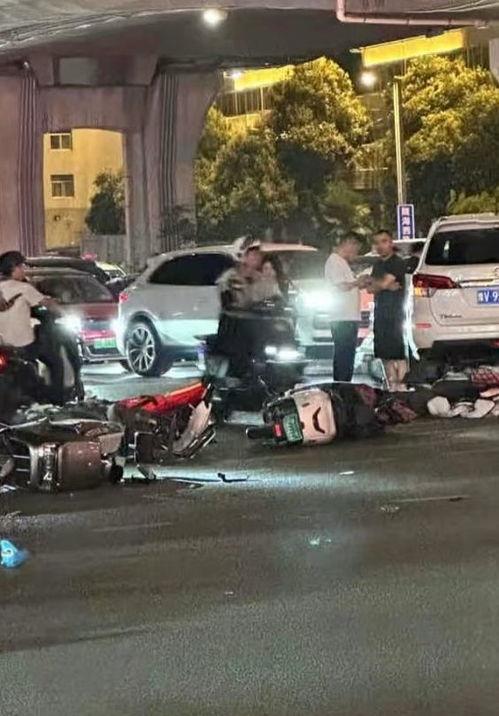 电动车事故视频,一幕幕惊心动魄的瞬间