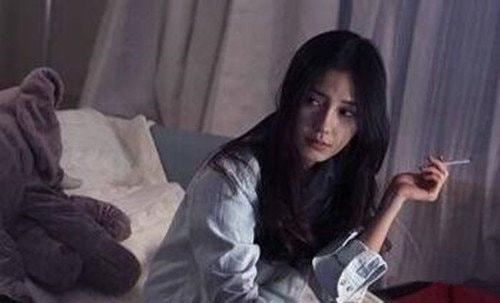 怎么抽烟视频,跟随视频学习正确吸烟方法