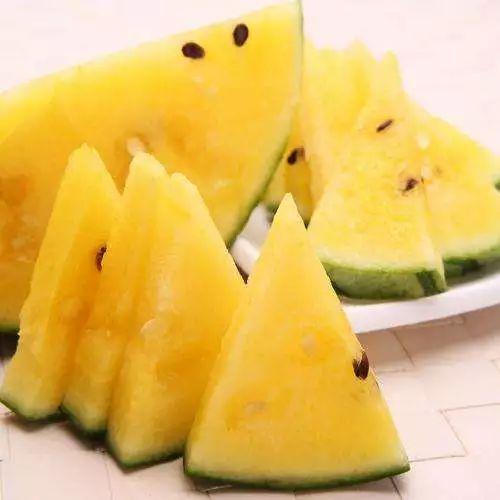 脆瓜里面黑的可以吃吗,可食用还是弃之？