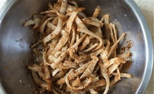 辣条的做法视频,一招学会自制香辣美味