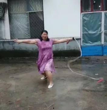 甩鞭视频,一招一式展现舞动魅力