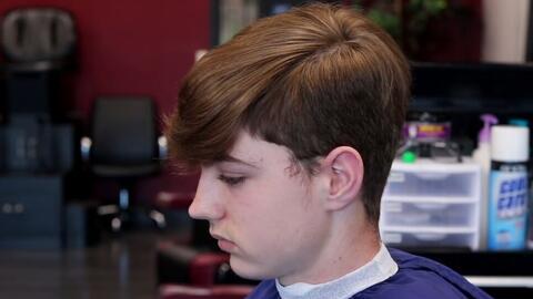 男孩理发视频,可爱男孩变身记