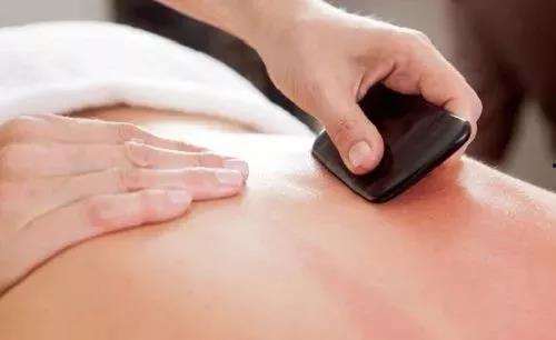 怎么刮痧背部视频教程,轻松掌握背部刮痧技巧